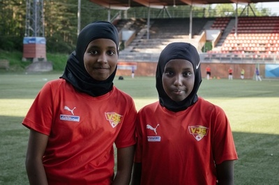 女子サッカー発展の一助に…ヒジャブ無料提供 フィンランド