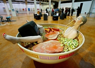 「娘のかたき！」、製麺工場に車で突っ込んだ男 韓国