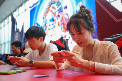 ネットから青少年を守れるか？ 中国の新規制