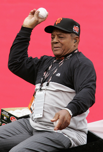 球宴開始前のセレモニーにメイズ氏が登場