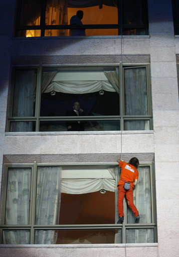 「フランスのスパイダーマン」、今度の冒険はレバノンで壁上り