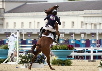 近代五種・馬術で韓国代表が人馬転倒 ロンドン五輪