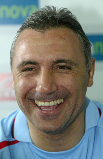 ＜サッカー リーガエスパニョーラ＞ストイチコフ新監督 就任会見を行う - スペイン