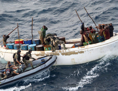 西アフリカ沖で海賊がタンカー襲撃、ウクライナ人乗組員が死亡