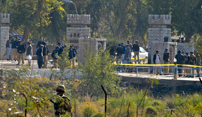 パキスタンで自転車に乗った男自爆、少なくとも10人死傷