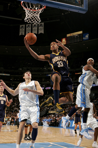 ペイサーズ ナゲッツとの接戦を制す