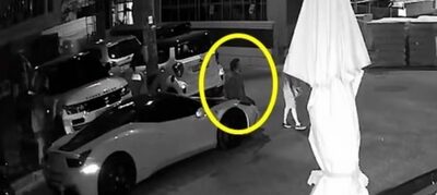 4400万円スーパーカーに荷物載せ、腰掛けた韓国のおばあさん…車体に傷、持ち主ぼう然