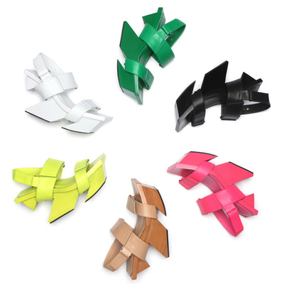 「lSSEY MIYAKE x UN」 新シューズ・プロジェクト