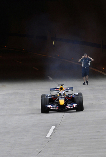 クルサード 高速道路の開通式に登場