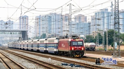 中国で2階建て列車が期間限定人気復活