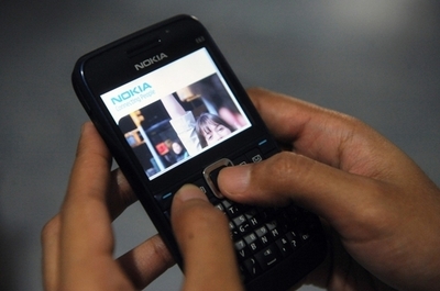 ノキアと米ヤフーが提携、地図情報や電子メールなどで共同事業