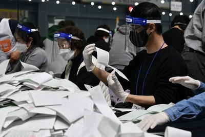 韓国総選挙、与党が過半数確保か 文氏のウイルス対応に評価