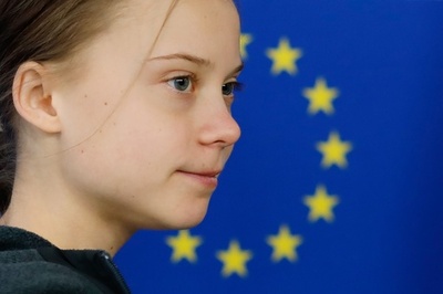 グレタさん、欧州議会で演説 気候法案を批判 「脅威に降参している」