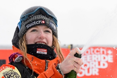 エクストリームスノーボードの女王、雪崩に巻き込まれ死亡