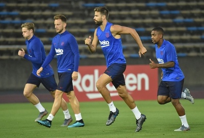 来日のバルセロナが都内でトレーニング、チェルシー戦を控え