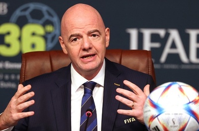 サッカー、5人交代制が恒久化