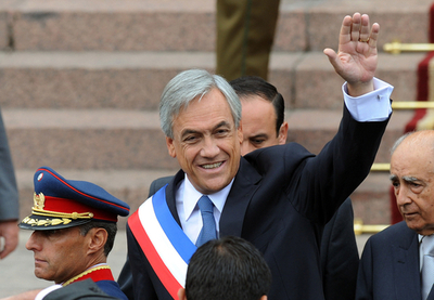 チリで大統領就任式、余震発生で会場は一時パニックに