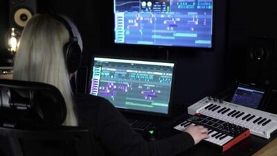 話して動いて…映像で蘇った韓国ウェブトゥーン、1週間でアニメ「完成」