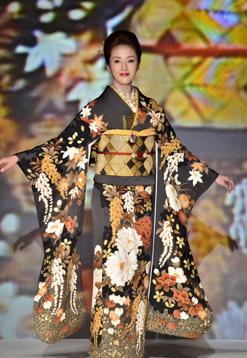 ＜12年春夏東京コレクション＞ユキコ ハナイ