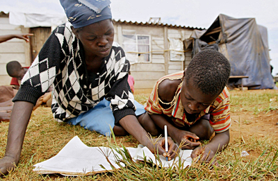 物価高騰のジンバブエ、学校に行くのも至難の業 - ジンバブエ