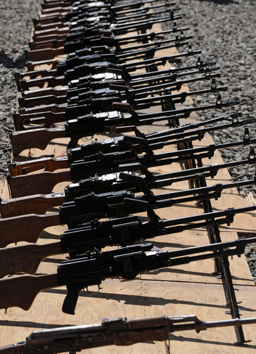 タリバン系軍閥に米軍資金が流入、民間警備会社通じ