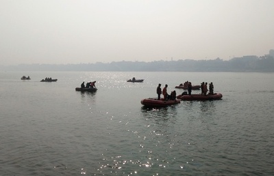 インド、ガンジス川で船転覆 少なくとも26人死亡