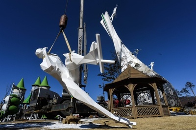 平昌五輪開幕直前、準備も最終段階に 氷像作品も続々