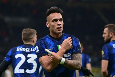 インテル大勝で暫定首位 マルティネスがハット