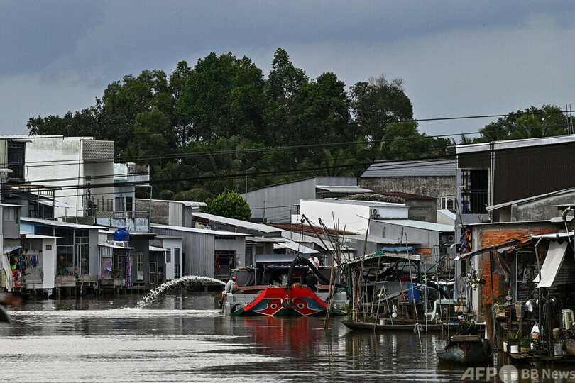 家屋のみ込むメコン川 砂採掘で浸食進むデルタ地帯 ベトナム