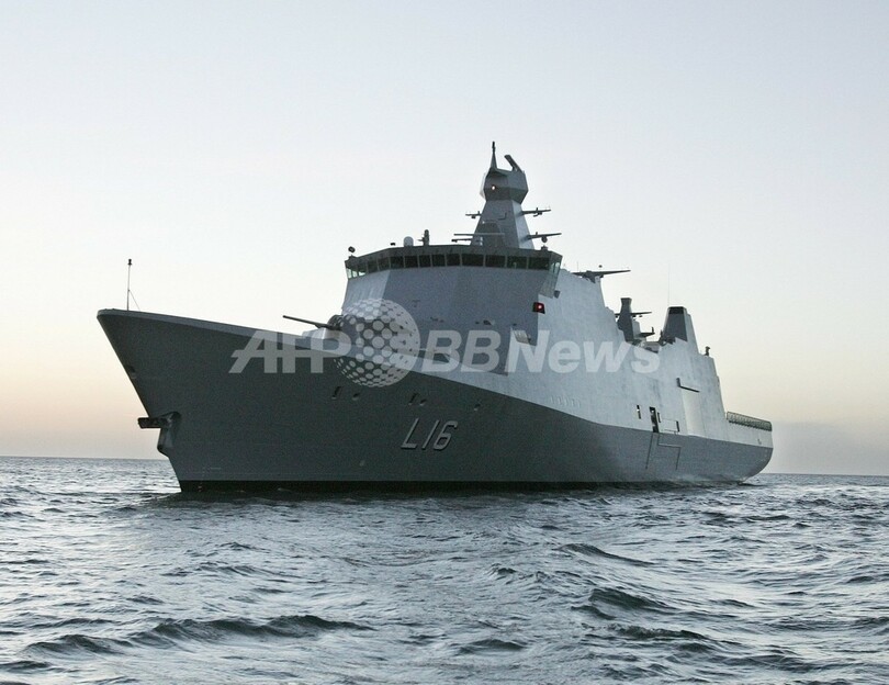 デンマーク海軍が不審船を発見、正体は泥酔船長の貨物船