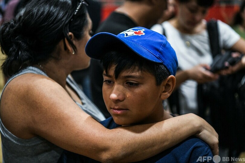 警察は「何もしなかった」 米小学校乱射、初動対応に疑問