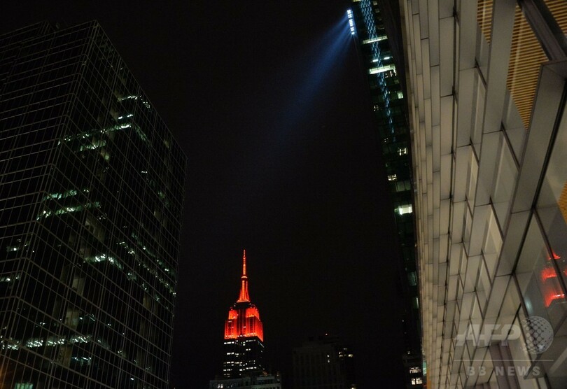 エンパイアステートビルが「共和党色」に、米ニューヨーク