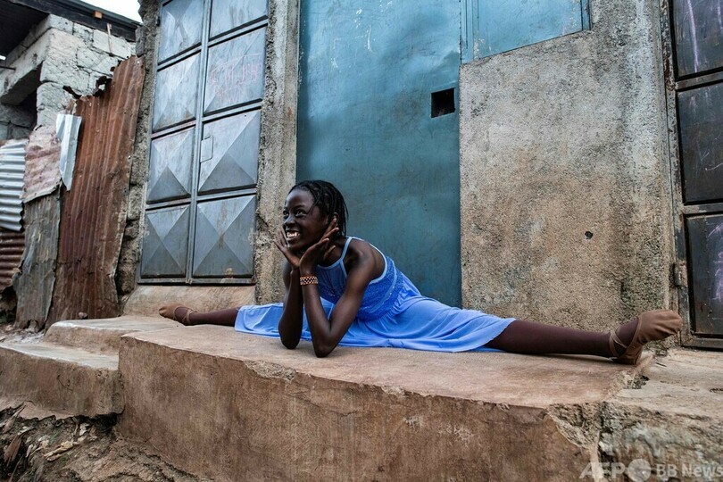 【今日の1枚】スラム街で学んだバレエ、ストリートで発表会 ケニア