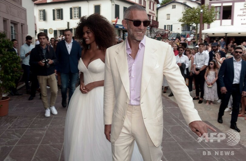 俳優ヴァンサン・カッセル、21歳モデルと結婚