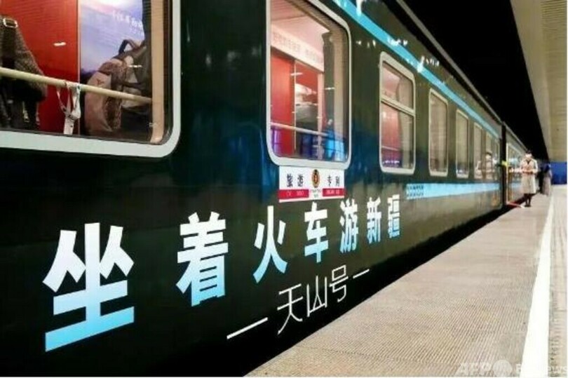 中国 「列車で新疆を回る・天山号」特別観光列車を運行