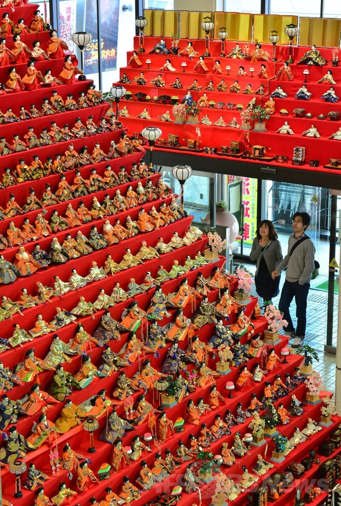 高さ7mの「ピラミッドひな壇」、埼玉・鴻巣