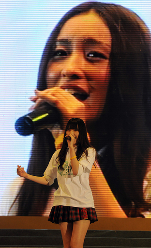 ジャッキー・チェンらがチャリティーライブ、AKBも登場 写真12枚 国際