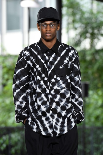 イッセイミヤケ」19年春夏メンズ 写真39枚 国際ニュース：AFPBB News