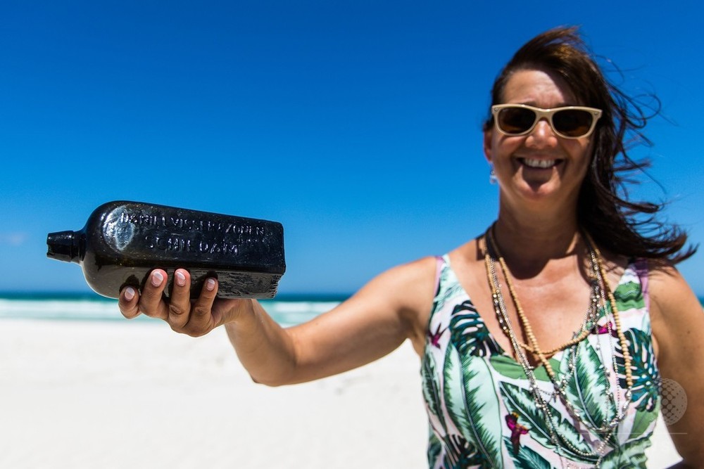 世界最古の瓶入り手紙、豪海岸で発見 132年ぶり 写真10枚 国際ニュース