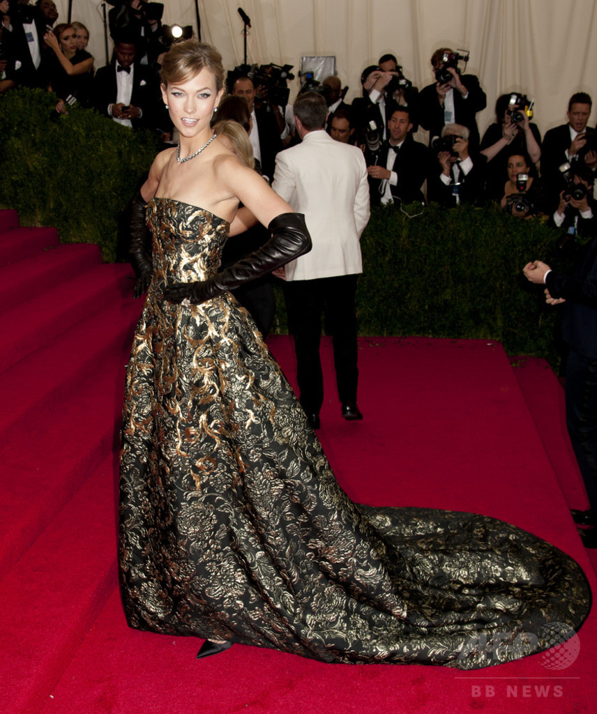 カーリー・クロス、故オスカー・デ・ラ・レンタとの想い出を語る