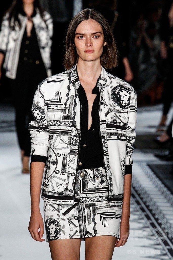 アンソニー・バカレロとコラボ、「ヴェルサス ヴェルサーチ」15年春夏