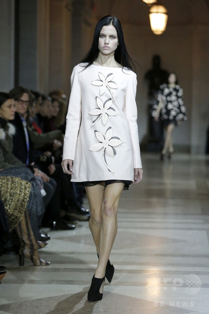 「キャロリーナ ヘレラ」16/17年秋冬コレクション