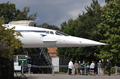 英国南部サリー（Surrey）州ウェイブリッジ（Weybridge）のブルックランズ博物館（Brooklands Museum）に展示されている超音速旅客機コンコルドG-BBDG（2009年9月3日撮影）。(c)AFP/Carl de Souza