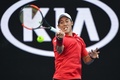 全豪オープンテニス、男子シングルス4回戦。フォアハンドを打つ錦織圭（2017年1月22日撮影）。(c)AFP/SAEED KHAN