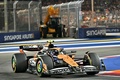 24F1第18戦シンガポールGP決勝。レースに臨むマクラーレンのランド・ノリス（2024年9月22日撮影）。(c)MOHD RASFAN/AFP