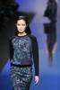 フランス・パリ市内で発表された「エリー・サーブ（Elie Saab）」13/14年秋冬コレクション（2013年3月6日撮影）。(c)AFP/PATRICK KOVARIK