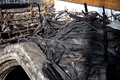 再建作業中の仏パリのノートルダム大聖堂の屋根の火災で溶けた足場（2020年11月24日撮影）。(c) Martin BUREAU / AFP
