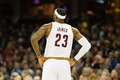 14-15NBA、クリーブランド・キャバリアーズ（Cleveland Cavaliers）対オーランド・マジック（Orlando Magic）。試合に臨むクリーブランド・キャバリアーズのレブロン・ジェームズ（LeBron James、2014年11月24日撮影）。(c)AFP/Getty Images/Jason Miller