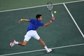 リオデジャネイロ五輪、テニス男子シングルス1回戦。リターンを打つノバク・ジョコビッチ（2016年8月7日撮影）。(c)AFP/Roberto SCHMIDT