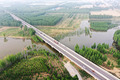 永定河の河北省廊坊市安次区区間（2020年5月16日撮影）。(c)Xinhua News